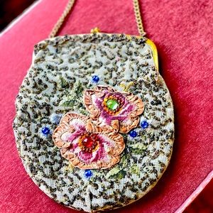 Vintage beautiful handbag Light tan and hot pink!